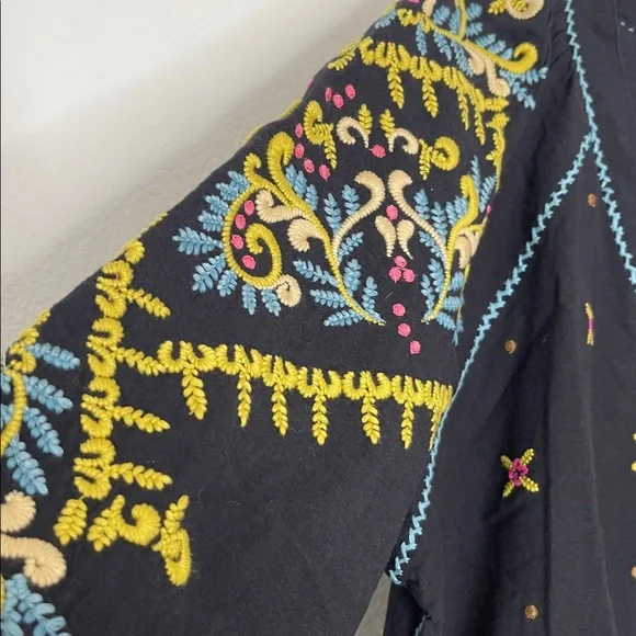 Sundance Cotton Embroidered Blouse Puff Sleeve V Neck Black Size Large BNWT - Picture 4 of 7